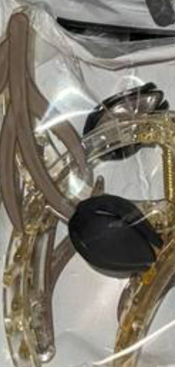 Новые заколки “Tulip Clip” — для девушек с изысканным вкусом! Элегантность и удобство в каждой детали.