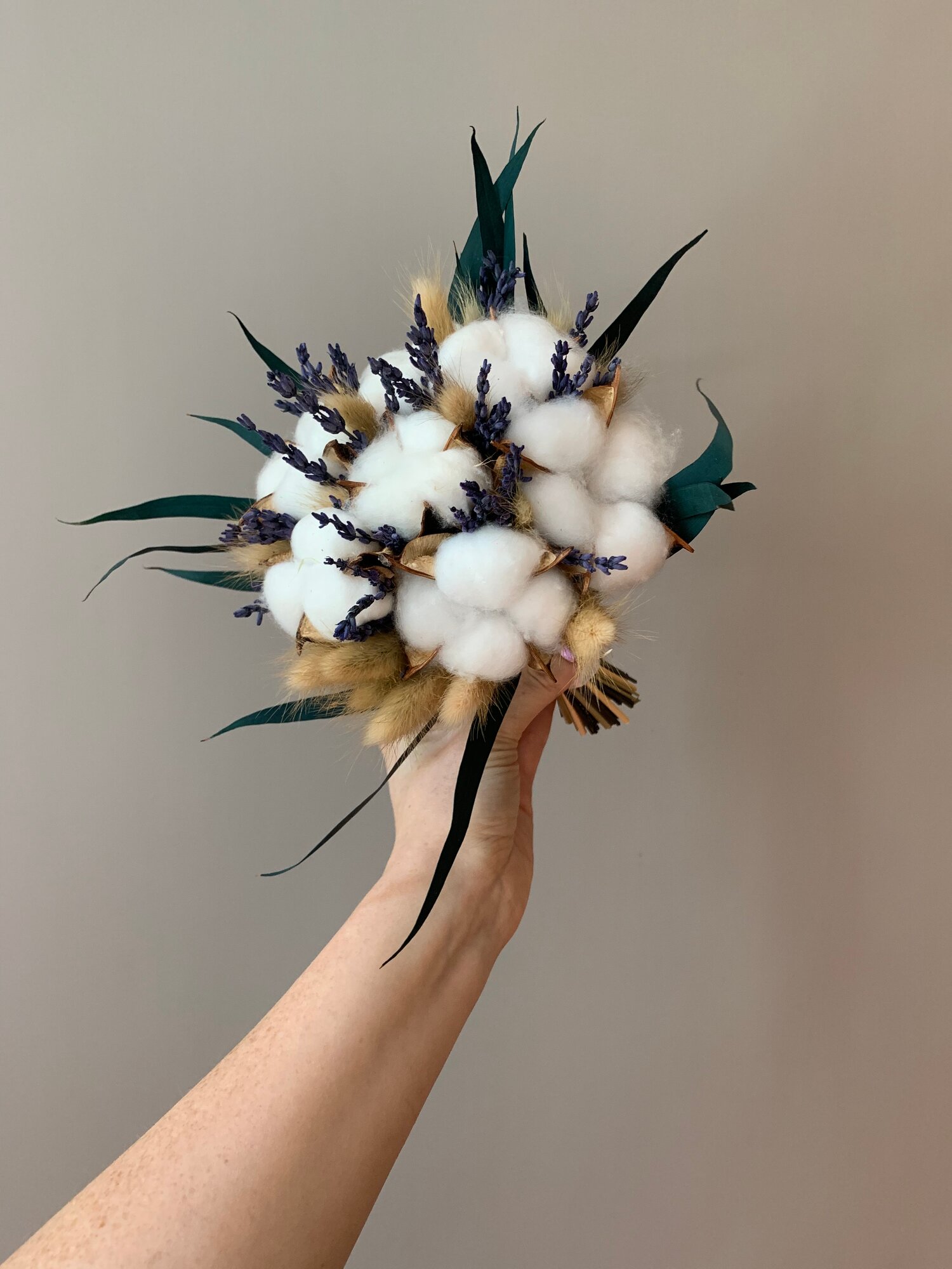 Свадебный букет невесты из сухоцветов с хлопком эвкалиптом лагурусом лавандой