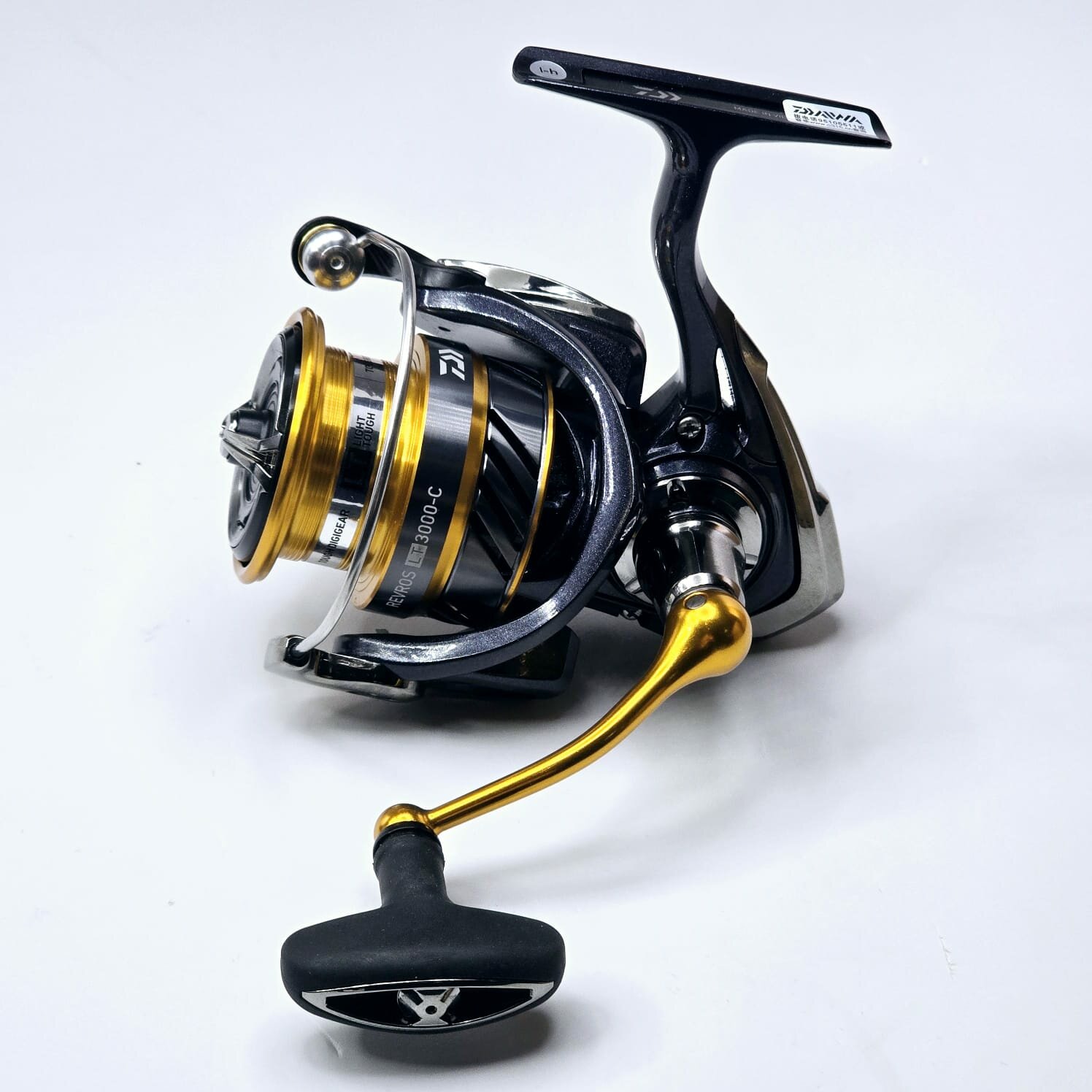 Катушка Daiwa "Revros LT2500-С" вес 240гр, передаточное число 5.3:1, 4 подшипника, фрикцион 10кг.