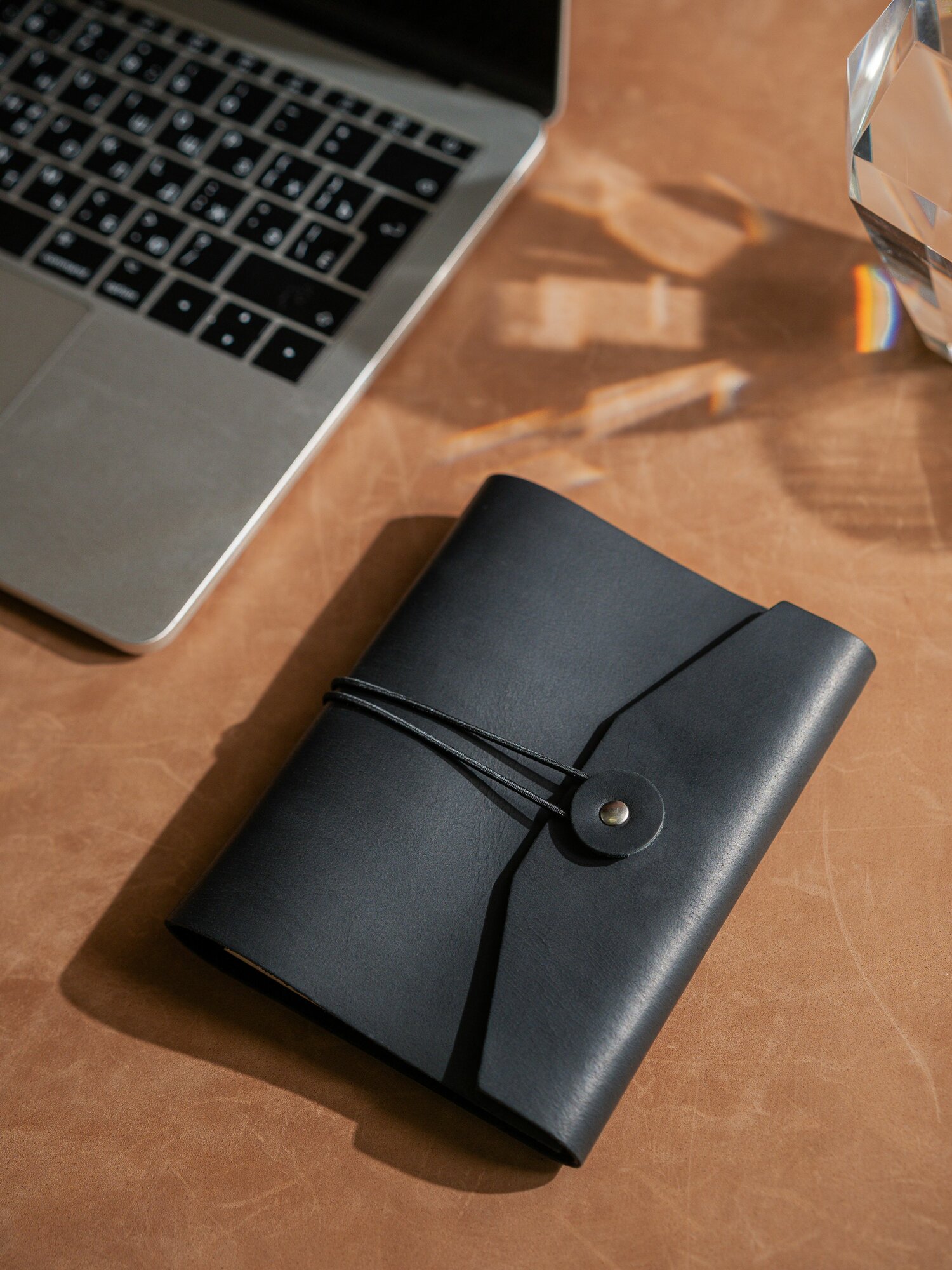 Ежедневник недатированный А6 из натуральной кожи на кольцах со сменными блоками/Карманный кожаный ежедневник