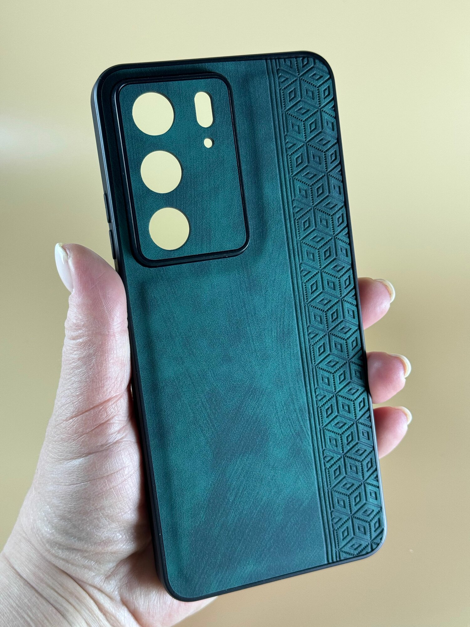 Чехол кожаный на Realme C75 / Чехол на Реалми С75 с защитой камеры, геометрия, зеленый — фото 1