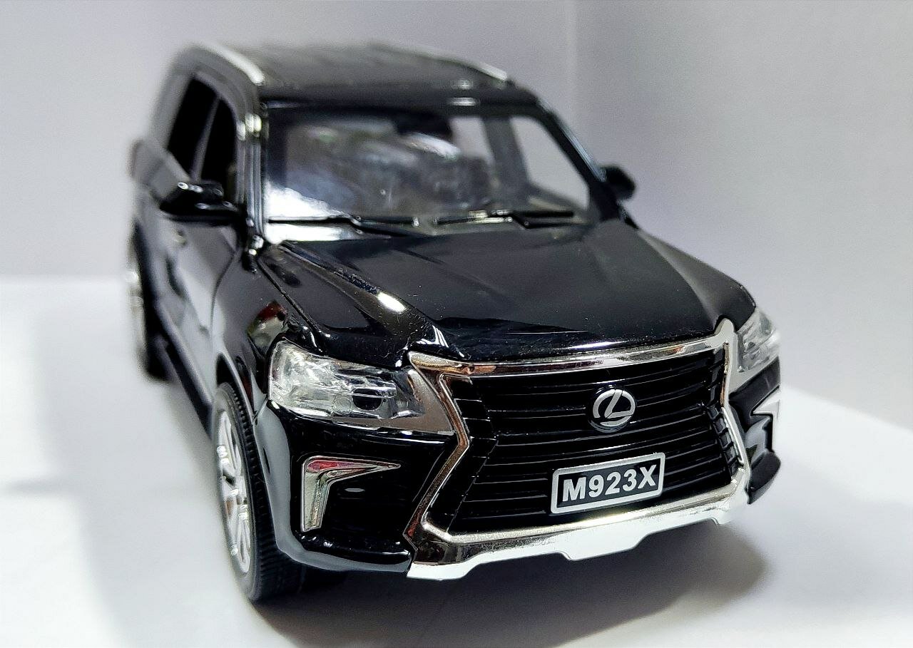 Машинка игрушка металлическая Lexus LX570 масштаб 1:24 с световыми и звуковыми эффектами — фото 1