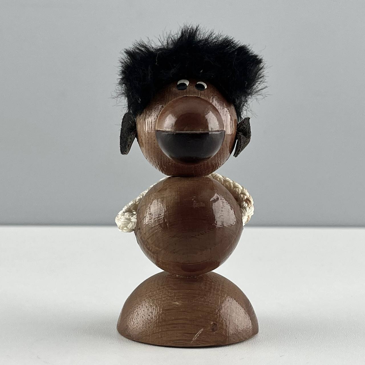 Винтажная открывашка "Мартышка". Дерево, металл. СССР, 1970-е.