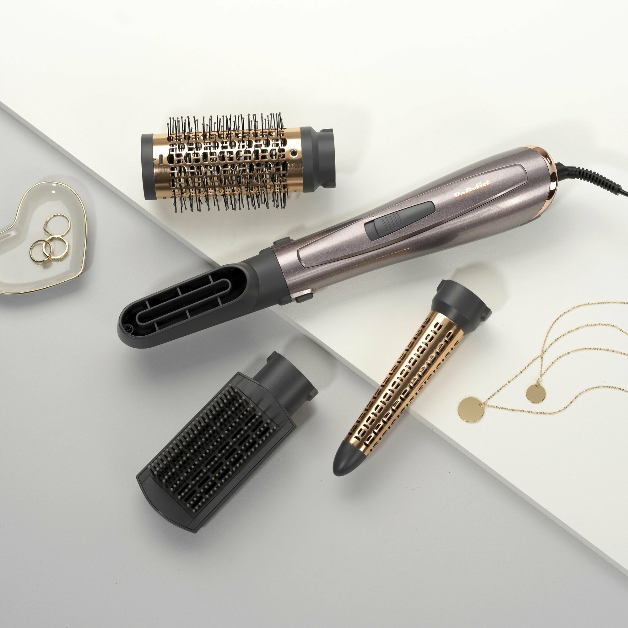 Фен-щетка BaByliss Air Style 1000 AS136E, ионизация, 1000 Вт — фото 1