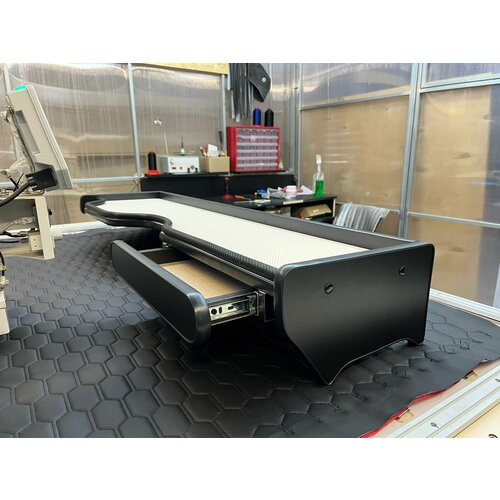 Столик для грузовика на торпеду для MAN TGA TGL XXL ШИР. КАБ Белый карбон