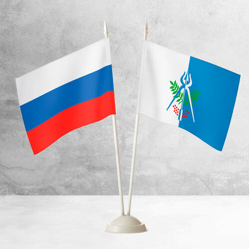 Настольные флаги России и Ижевска на пластиковой белой подставке