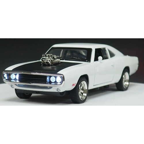 Модель автомобиля Dodge Charger. 1/32. Звук, свет.