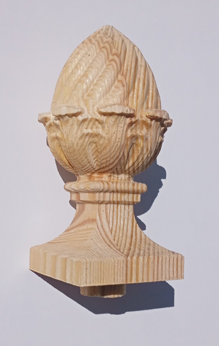 фото Навершие для деревянных столбов лестницы