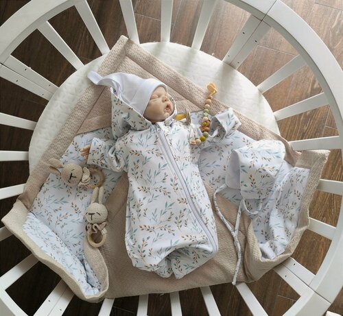 Изображение товара Демисезонный комплект из 4 предметов. Одеяло-конверт, комбинезон, 2 шапочки. Возраст от 0 до 3мес. MAMINY ZAPISKY, бежевый