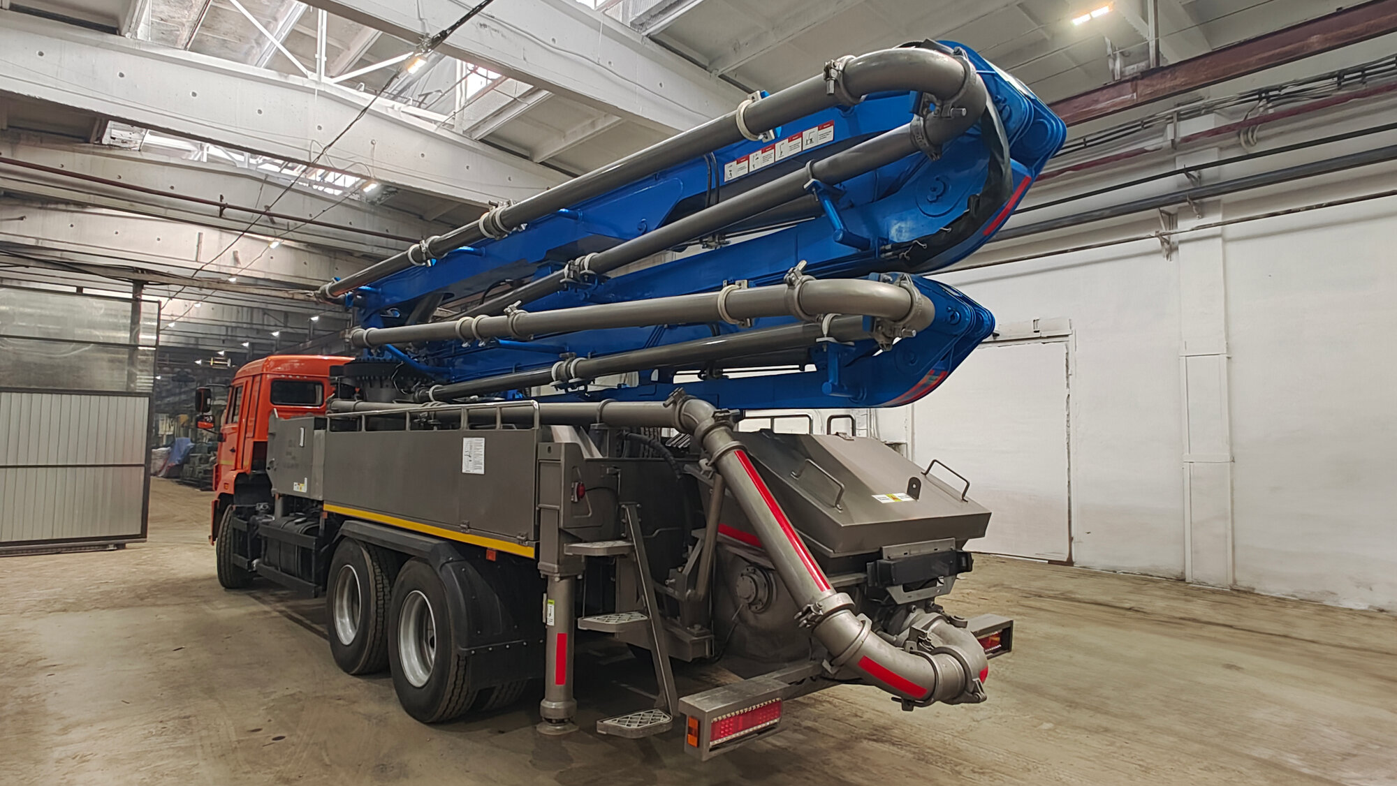 Строительная Техника Автобетононасос 30 метров на шасси КамАЗ