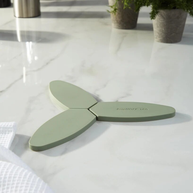 Подставка под горячее 24см BergHOFF Leo Balance Sage  складная  с магнитом  силиконовая