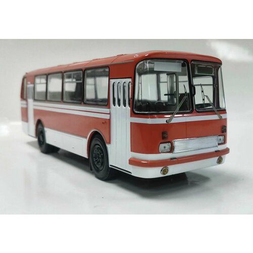 ЛАЗ-695Н сангин масштабная модель автобуса коллекционная 9735₽