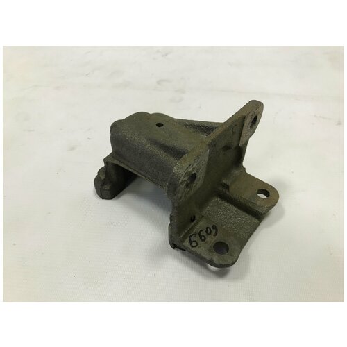 Кронштейн задней рессоры УАЗ 452 Буханка передний правый 990₽