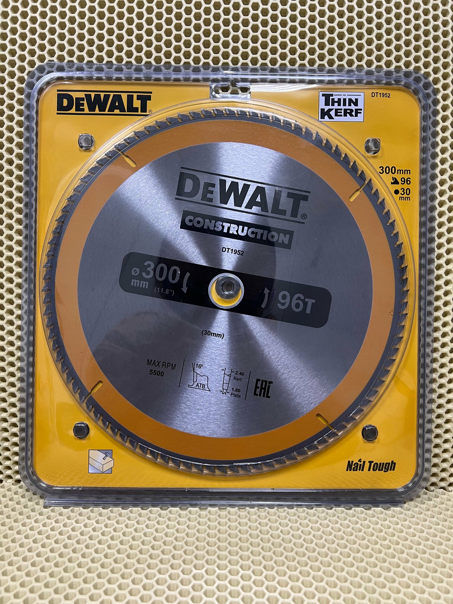 Пильный диск Dewalt Construction 300x30 96T