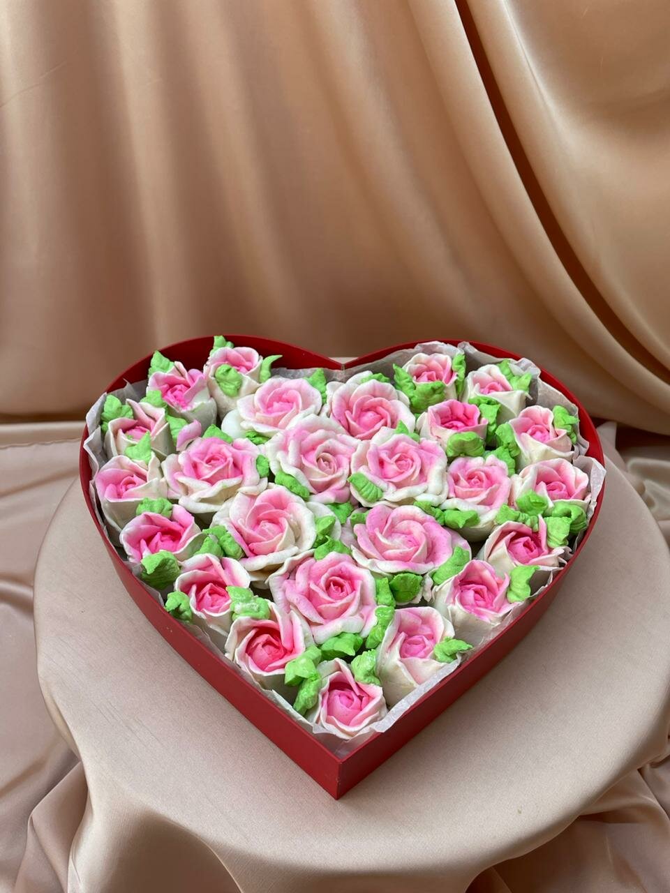Зефирный букет подарочный набор Сердце из зефирных роз ручной работы - фотография № 3