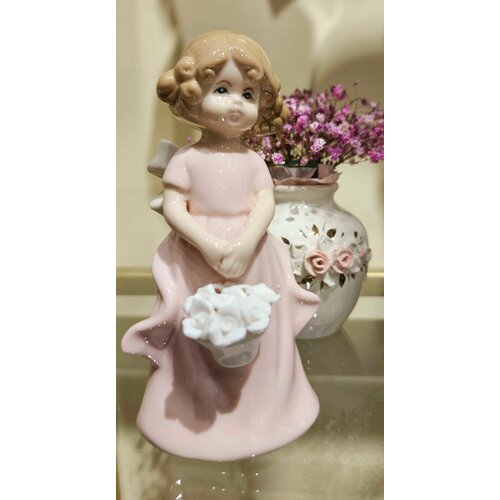 Красивый керамический ангел с корзинкой, декор и интерьер в дом.