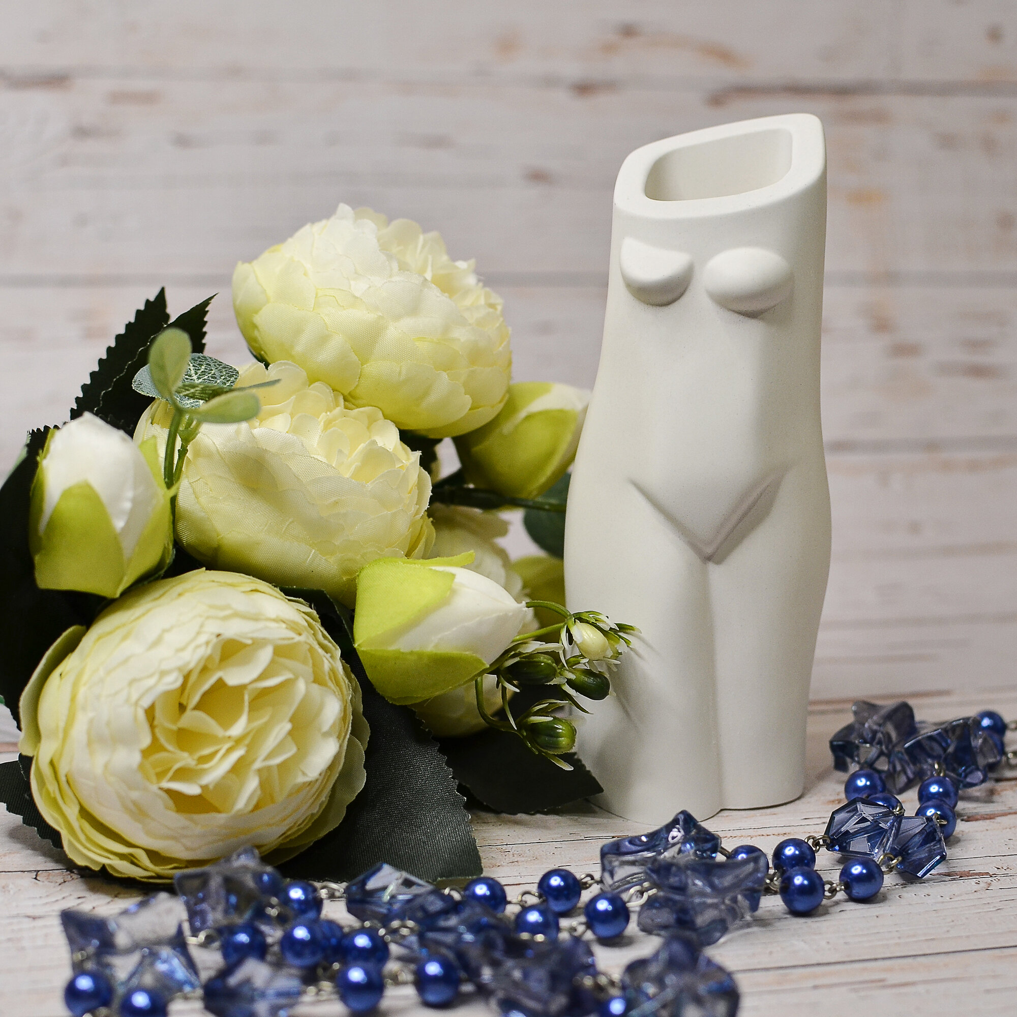 Декоративная настольная ваза для сухоцветов ручной работы "Женское тело"