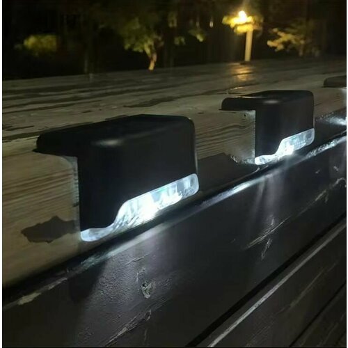 Набор уличных светильников накладных 4 штуки на солнечной батарее 750₽