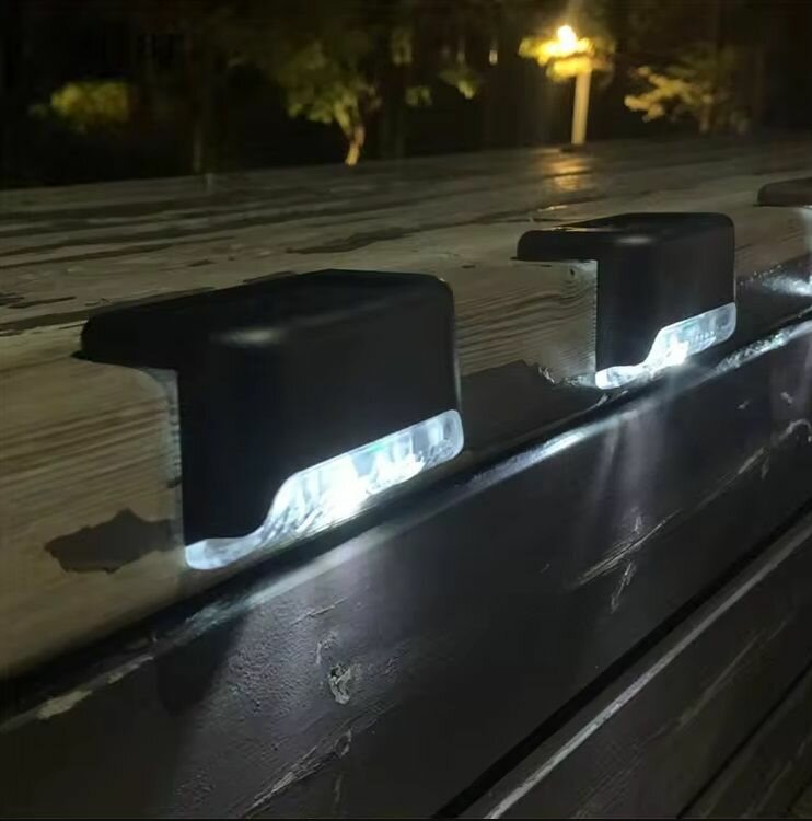 Набор уличных светильников накладных 4 штуки, на солнечной батарее