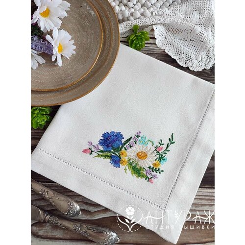 Текстильный сувенир Льняная салфетка с вышивкой Полевые цветы и мережкой 43*43см от ANTURAG-VISHIVKA