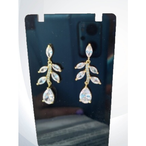 Серьги с подвесками  Хрустальные листочки переливающиеся с эффектом треснутого льда, хрусталь, размер 55 мм, белый, золотой