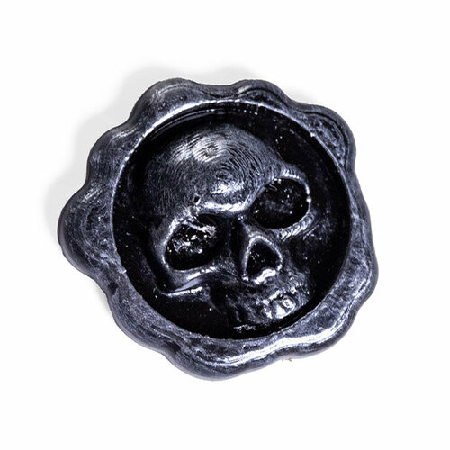 Магнит на холодильник черная метка 320₽