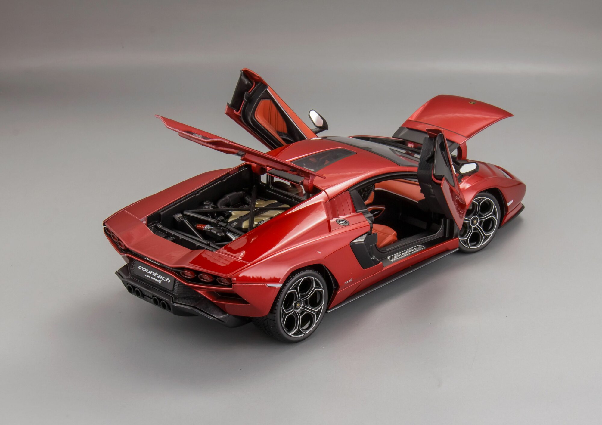 Коллекционная масштабная модель 1:18 Lamborghini Countach LPi 800-4 - 2021 от Maisto — фото 1