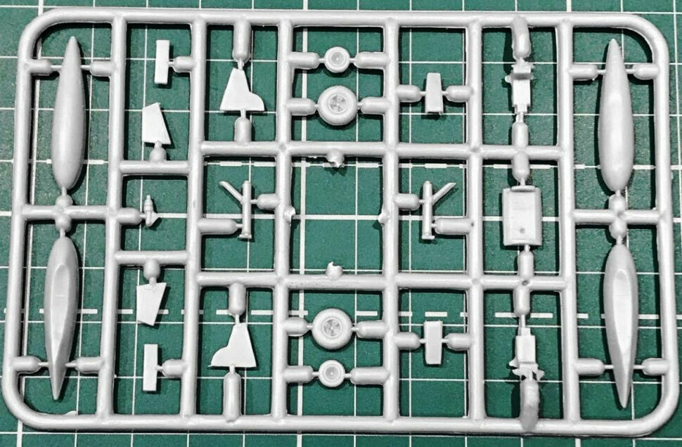 Сборная модель Самолёт E.E. Canberra B Mk-2 (1/144) Amodel 1426 — фото 1