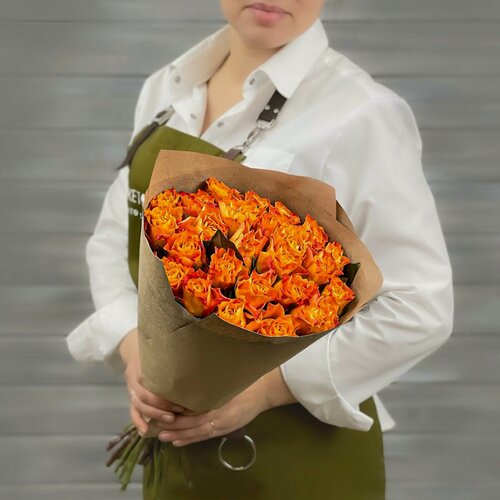 Изображение товара Букет живых цветов из 11 оранжевых роз 40см, в крафте от Букет Маркет