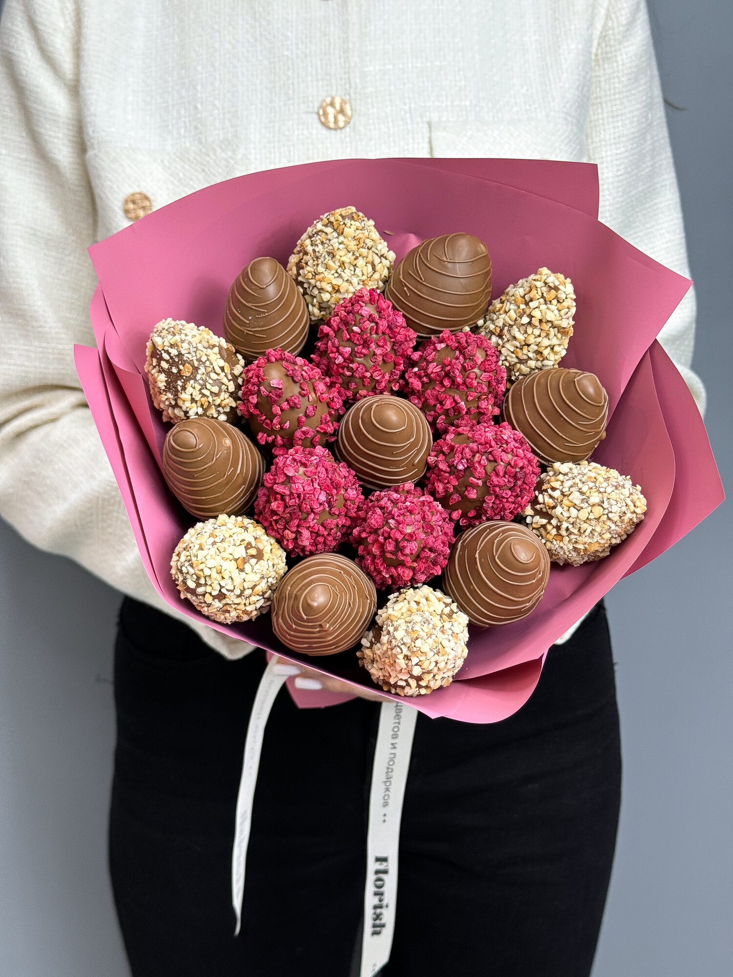 Букет из клубники в шоколаде Bright 19 шт