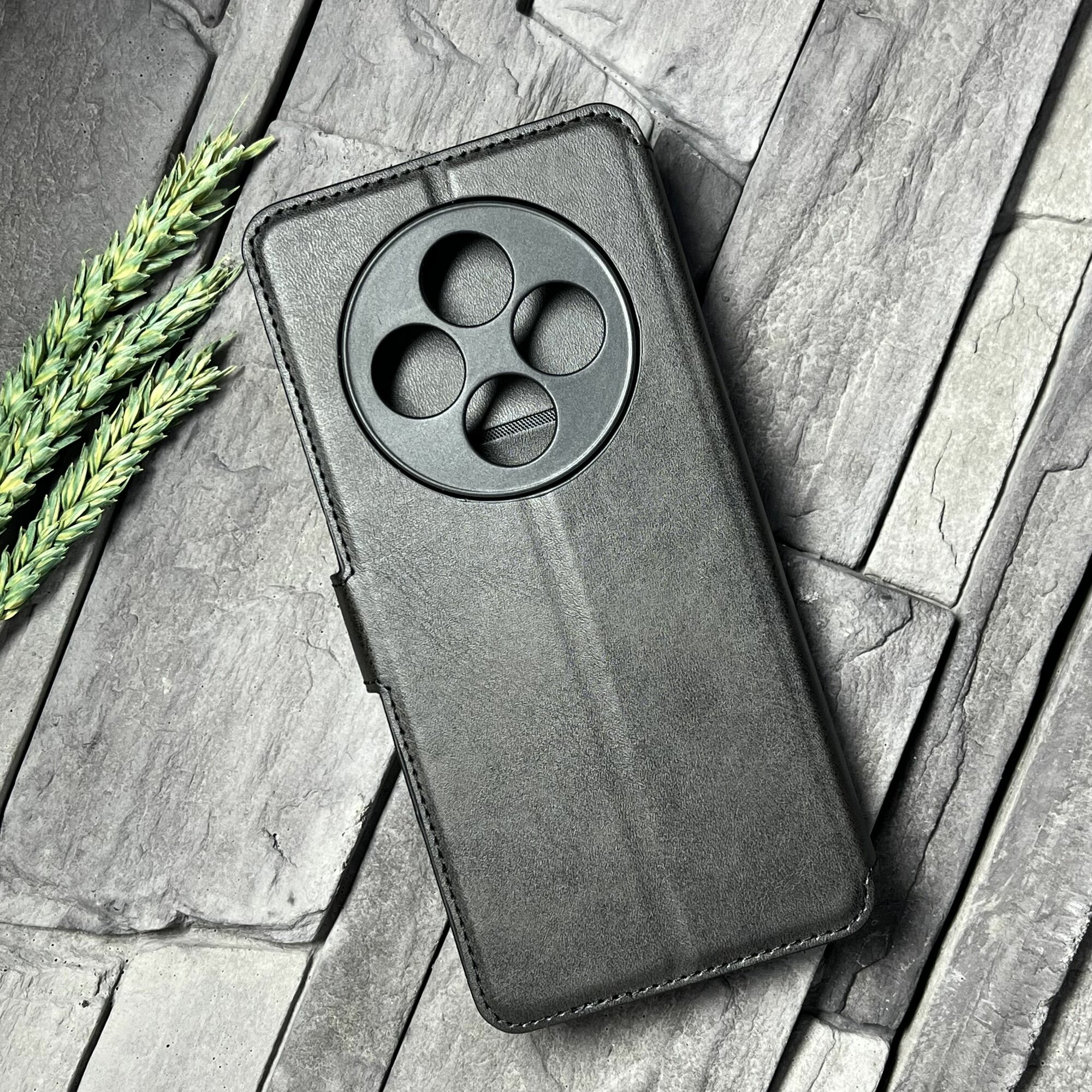 Чехол книжка для Redmi 14C / Poco C75 кожаный с магнитной застежкой (Редми 14Ц / Поко Ц75) с хлястиком, с функцией подставки, черный — фото 1
