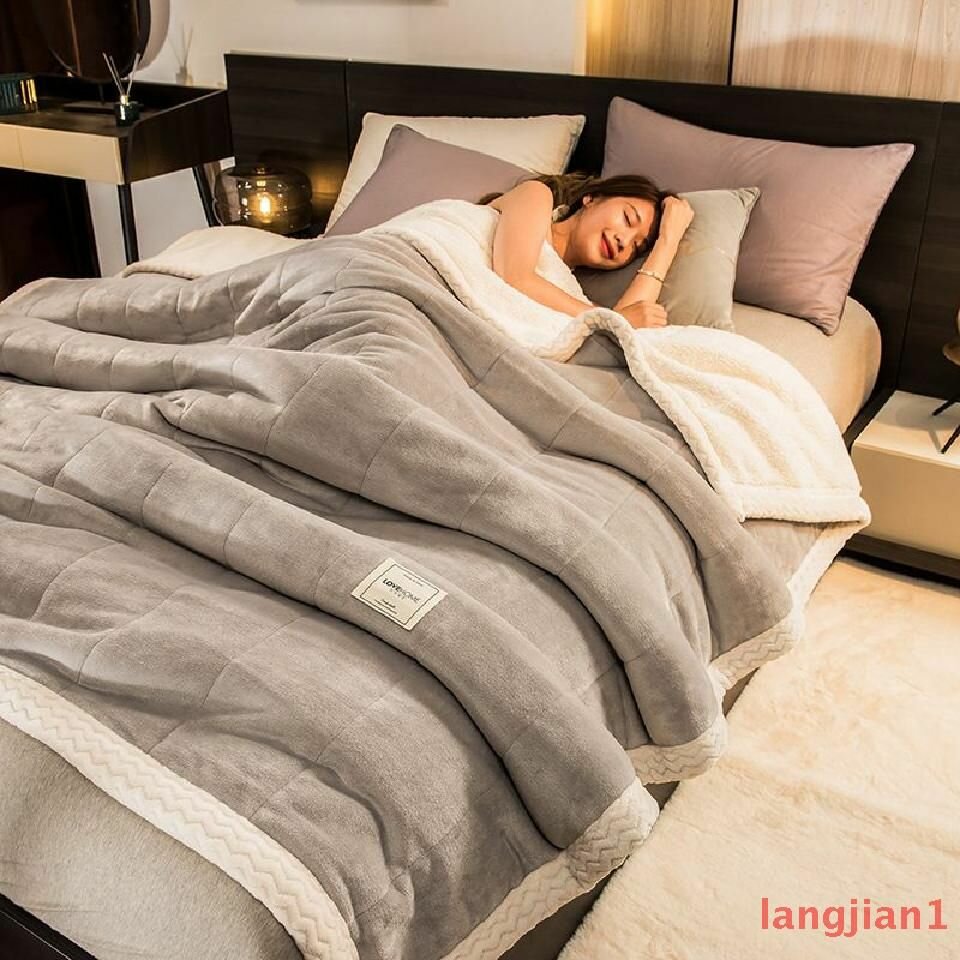 Всесезонное Удобное толстое и теплое зимнее одеяло размером 200х230 см.