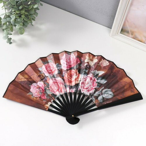 Веер пластик текстиль h265 см Крупные розы на кофейном фоне 668₽