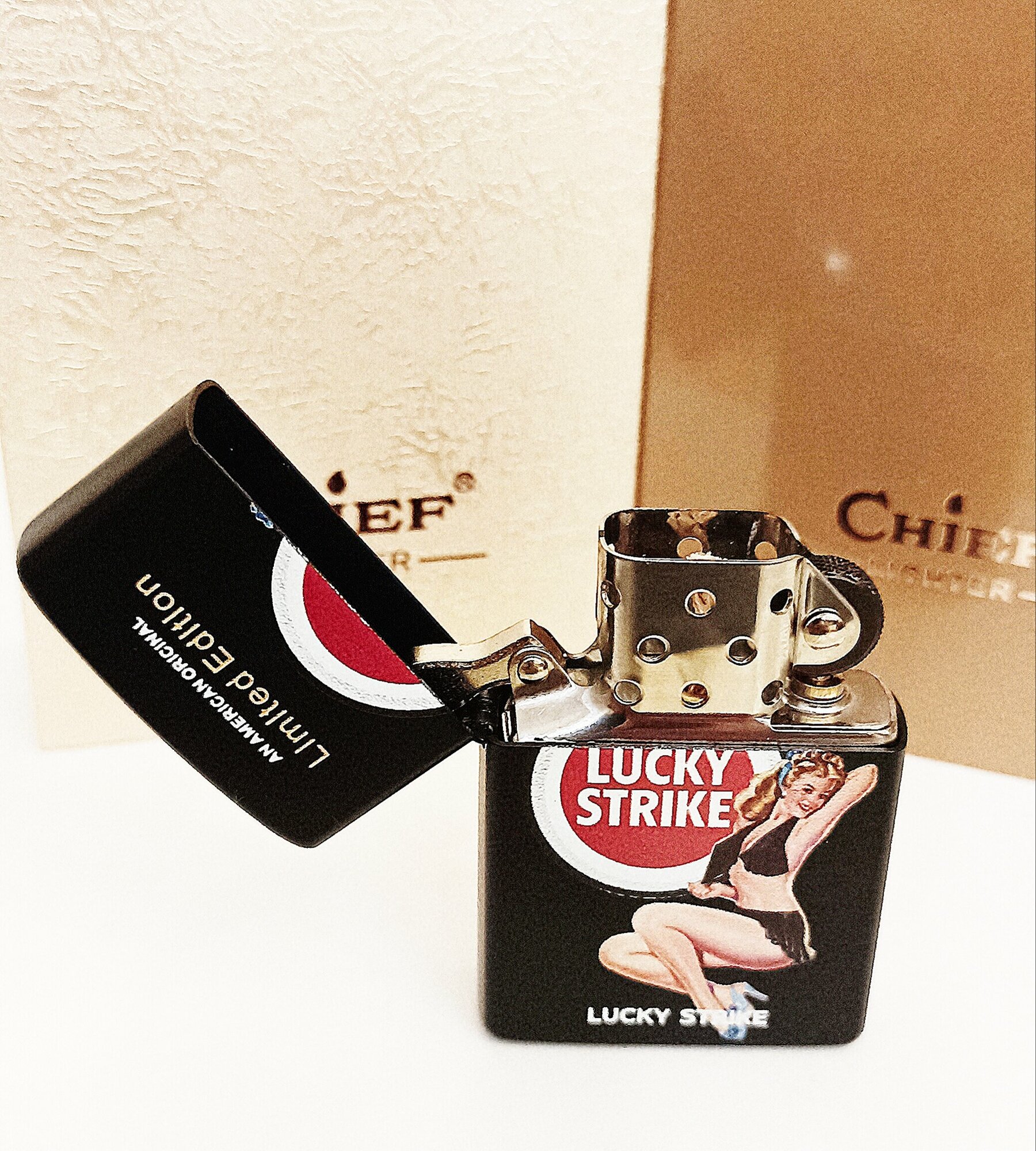 Бензиновая зажигалка Chief (Lucky Strike)