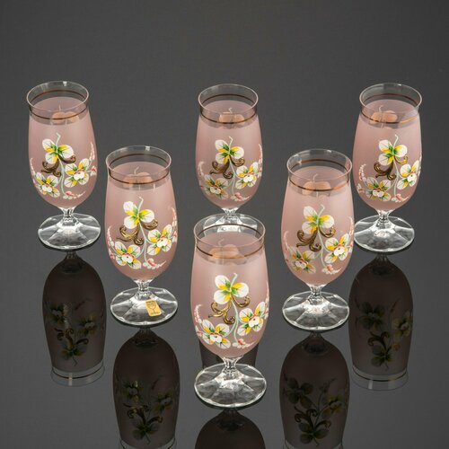 Набор из шести фужеров розового цвета с лепным цветочным декором стекло 16250₽