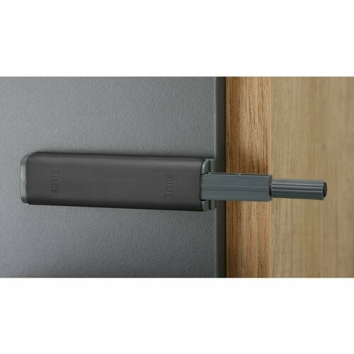 915-0X59-383-00 Толкатель Titus Push Latch TeraBlack с прямой пластиной - 1 шт