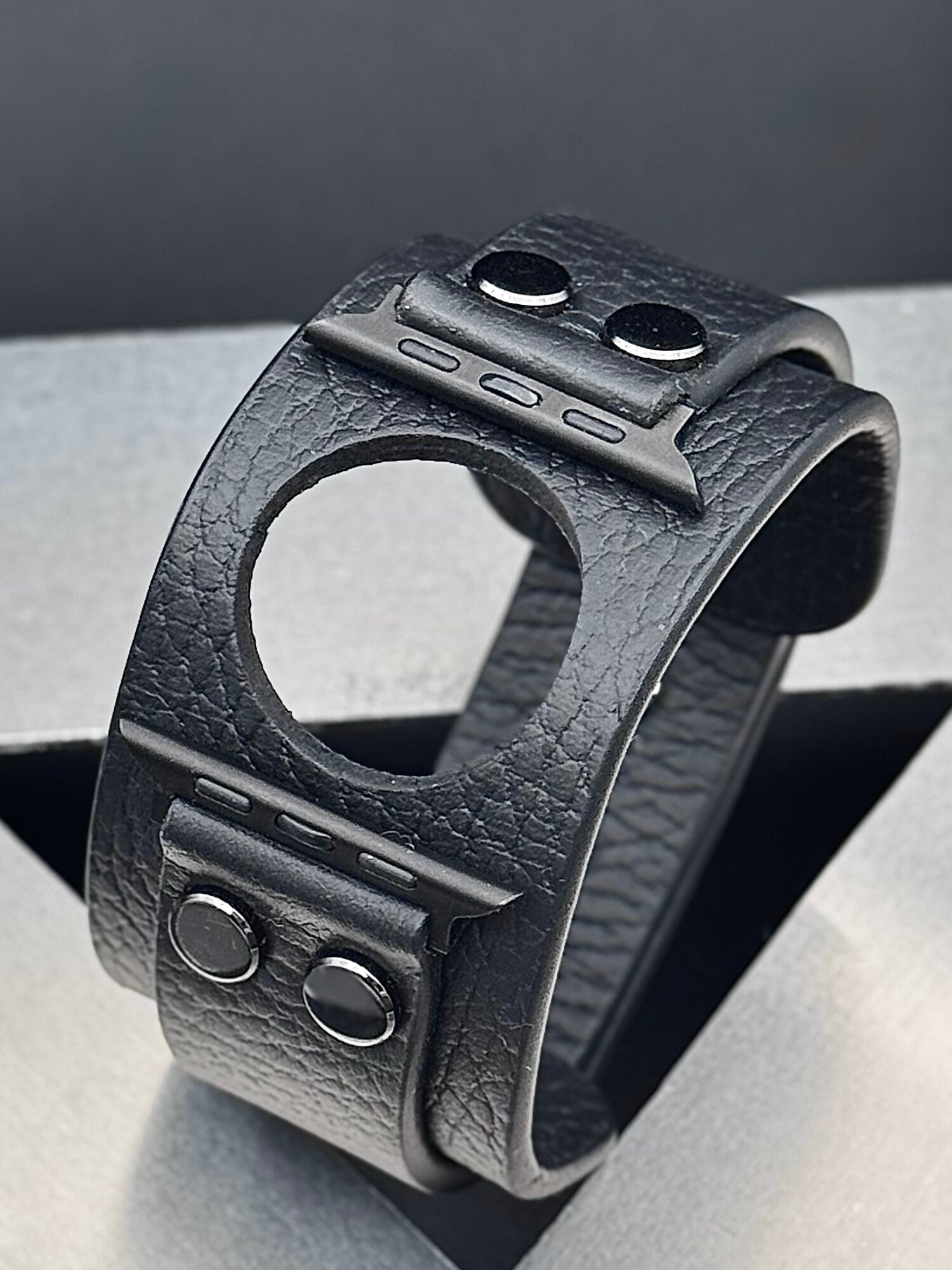 Широкий ремешок для умных часов Apple Watch 42 44 45 49 от бренда Katy Geht — фото 1