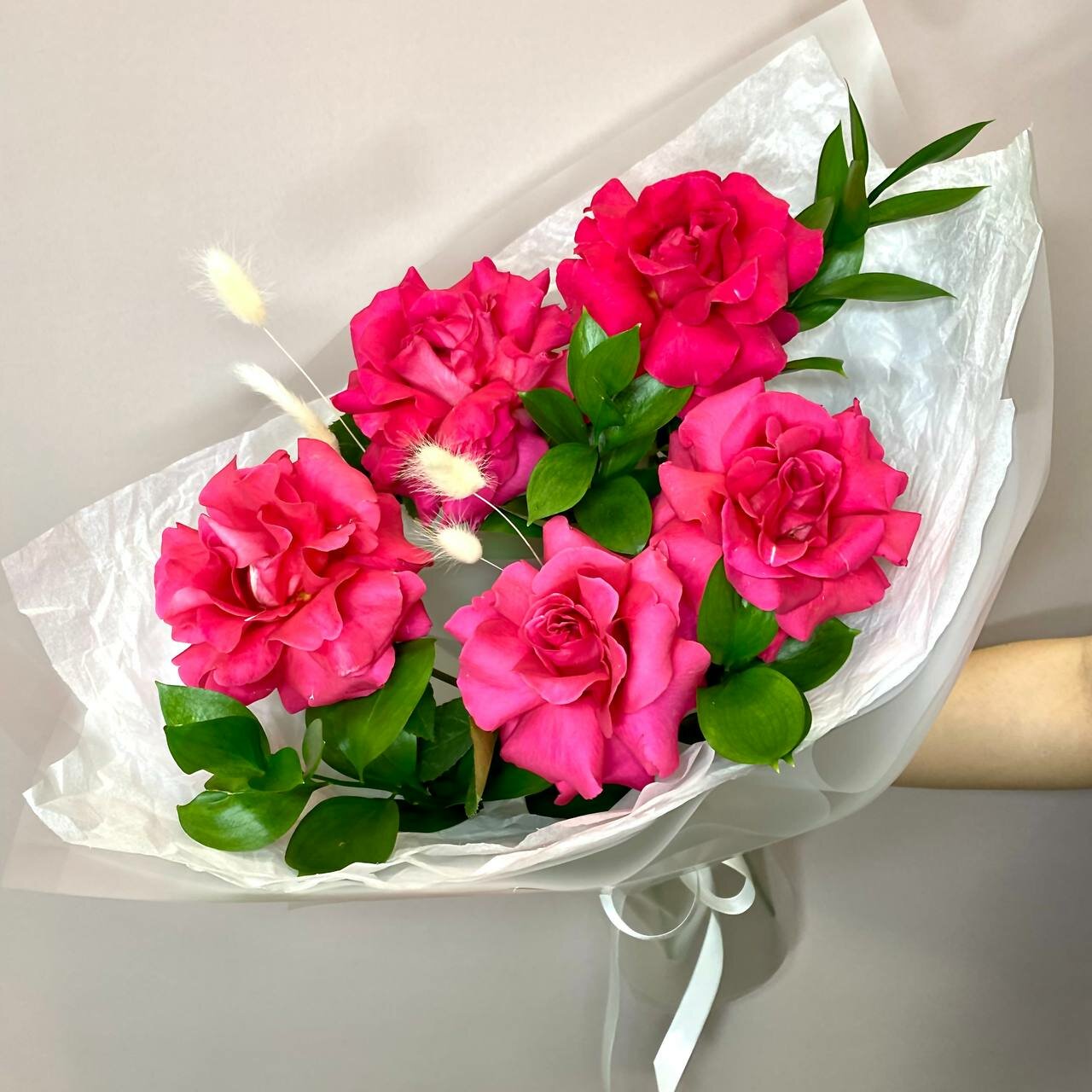 Букет ароматных малиновых роз
