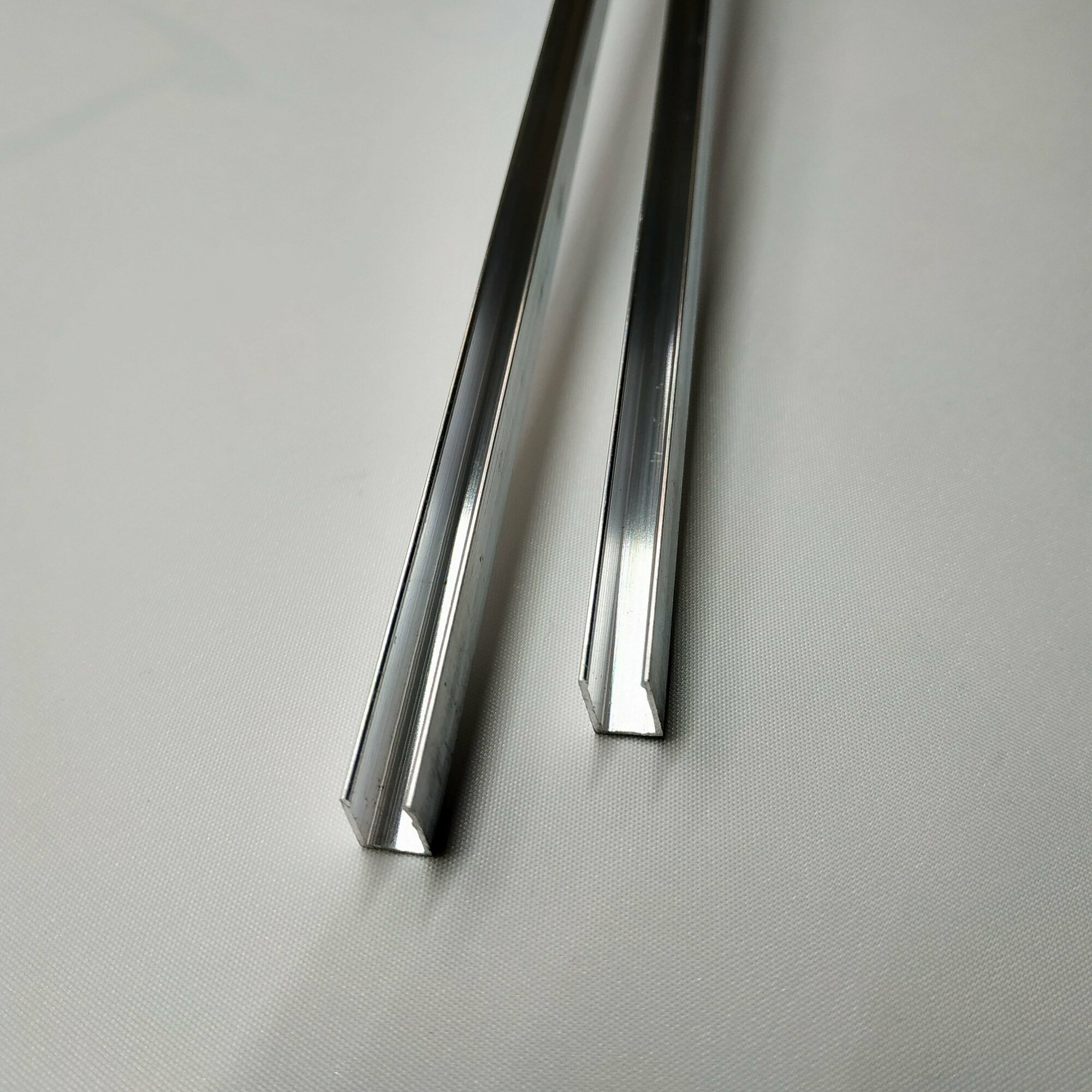 фото Профиль для гибкого неона 6*12, 1 метр (Комплект 2 шт