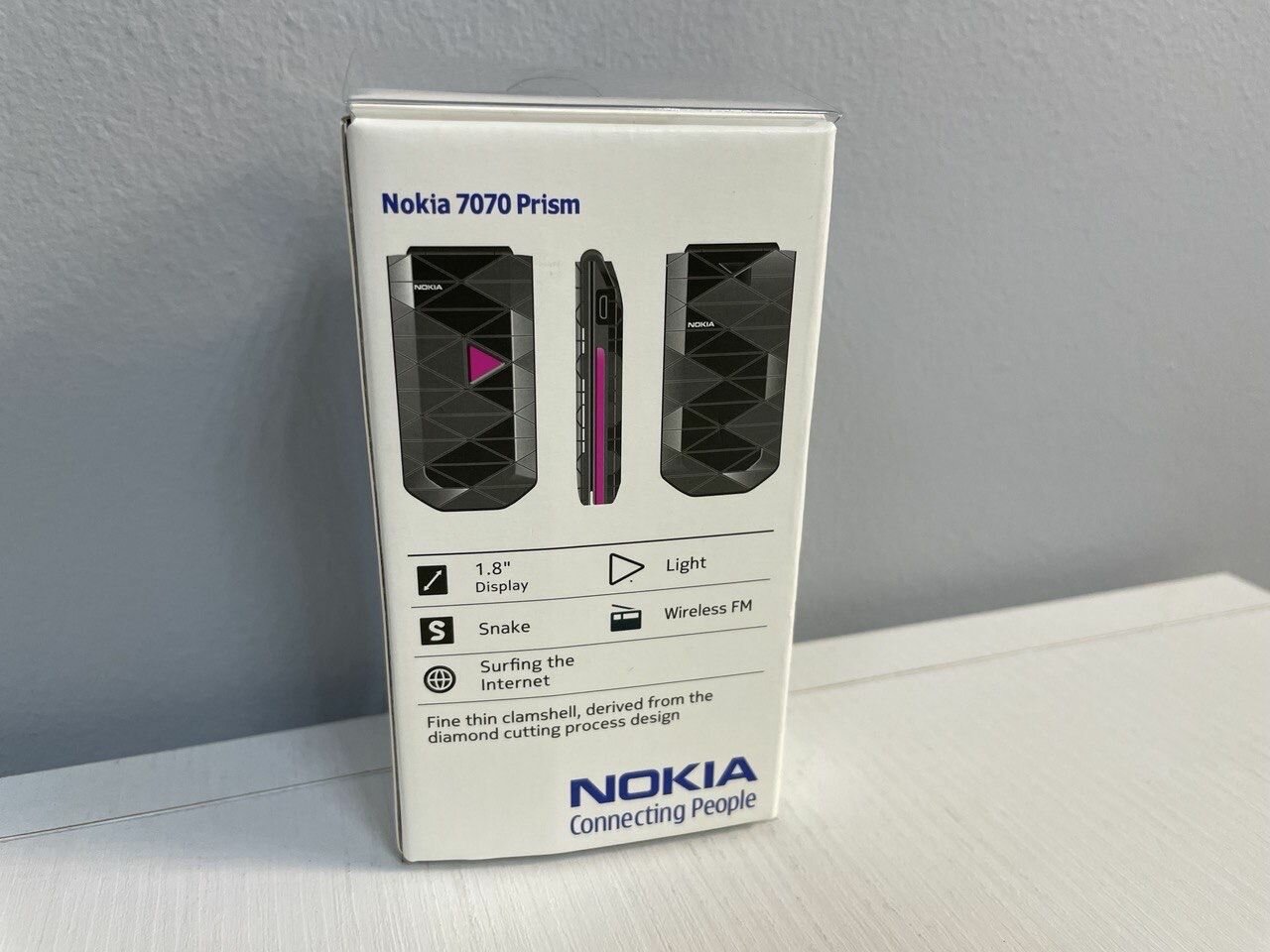 Телефон Nokia 7070 Prism