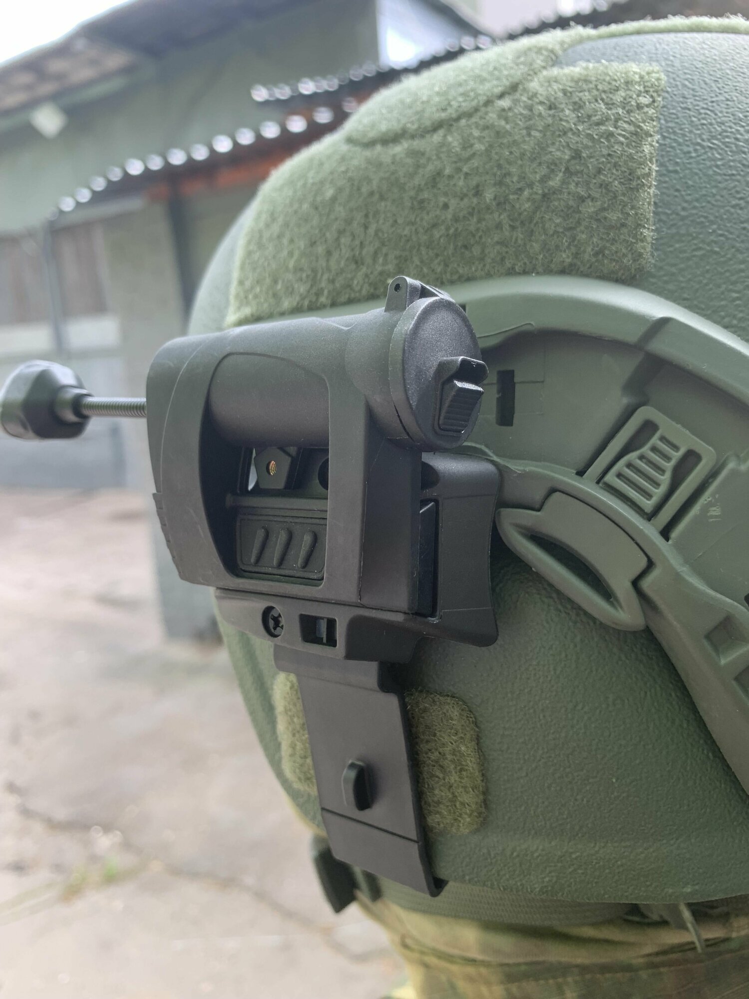 Фонарь тактический на шлем черный 123 акб — фото 1