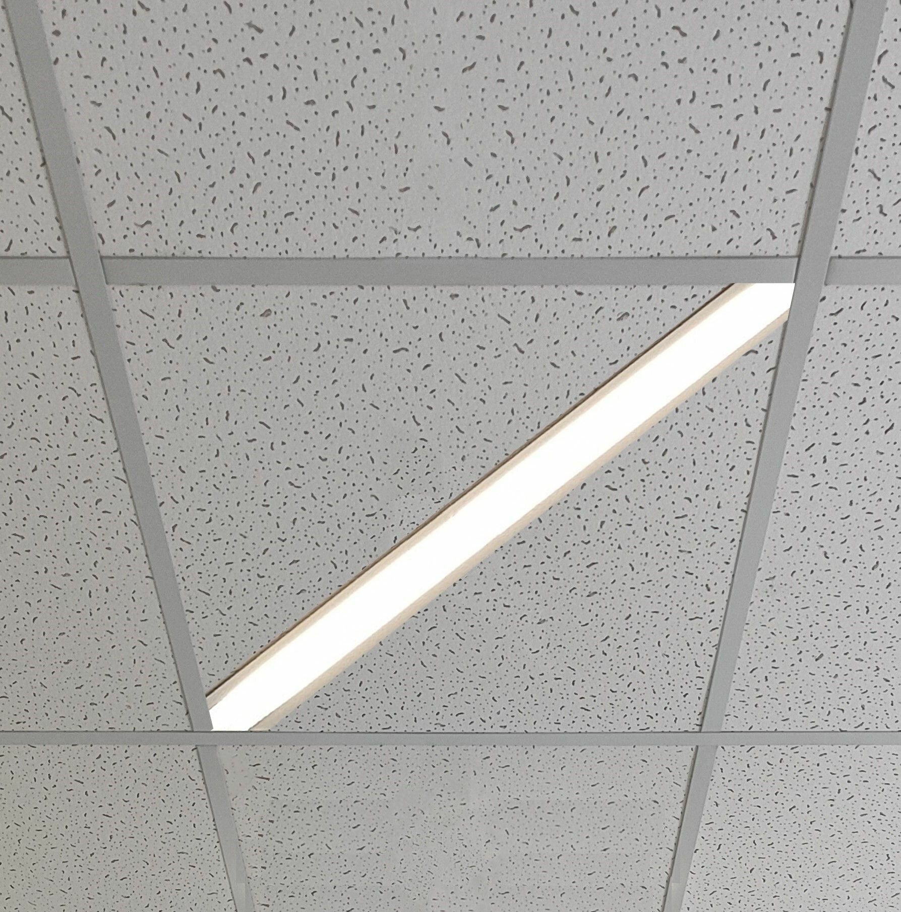 фото Светильник светодиодный линейный для подвесного потолка армстронг 30Вт, 835мм, центральной установки