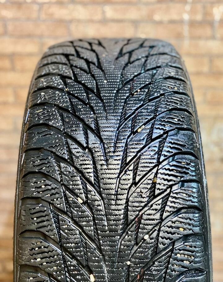 Nokian Tyres Hakkapeliitta R2 215/55 R17