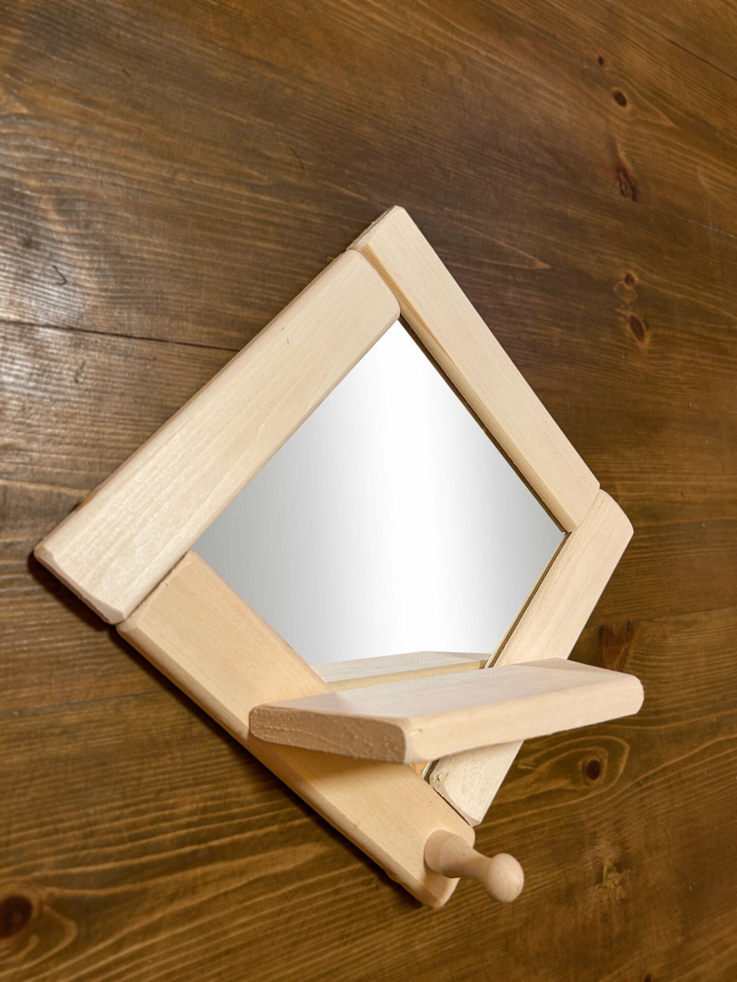 Зеркало настенное "Мини" с вешалкой и полкой, липа, 24х24 см - фотография № 4