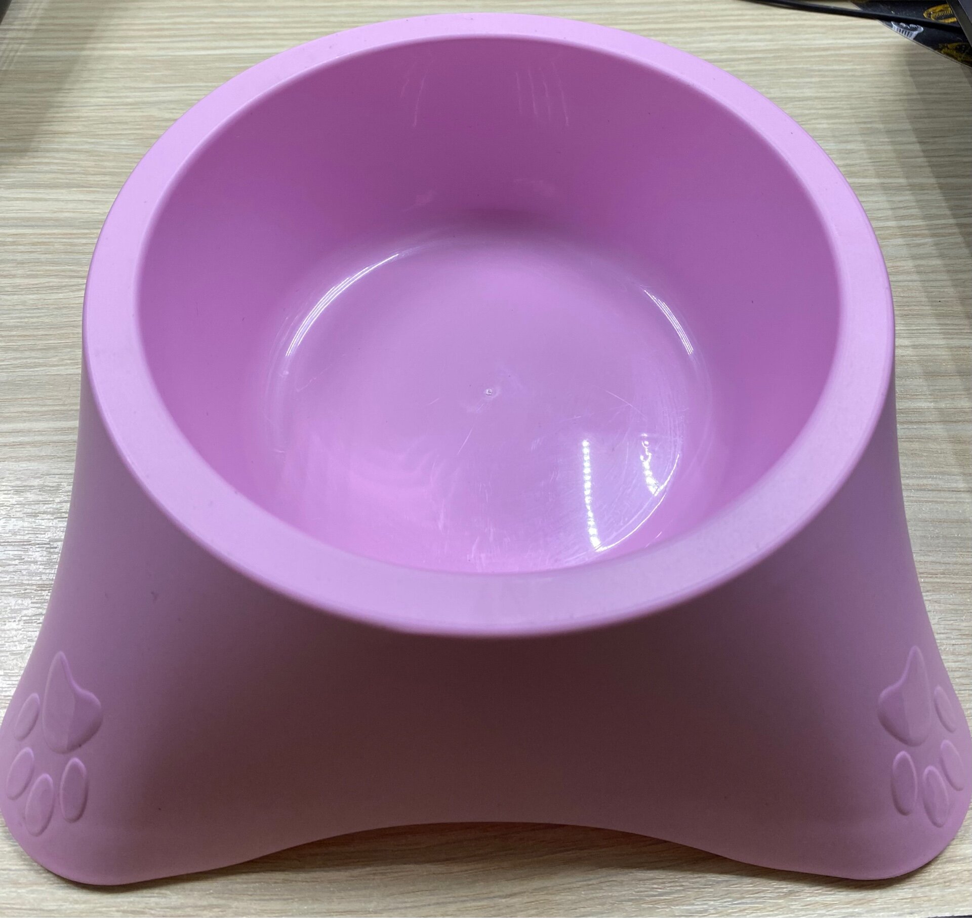 Пластиковая миска для собак, объем 1,4 литра, розовая - фотография № 1