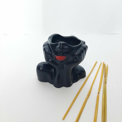 Статуэтка для интерьера дома девушка Мечтательница из гипса черная