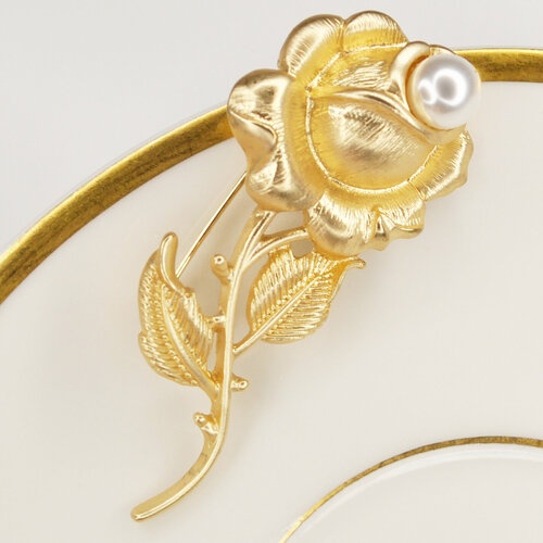 Брошь, белый, золотой