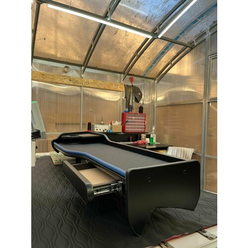 Стол на торпедо с подстаканником для SITRAK C7H Черная экокожа Синий ромб 13206₽