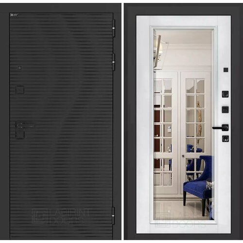 Входная дверь VOLCANO с внутренней панелью зеркало фацет, цвет белый софт, размер по коробке 880х2050, правая