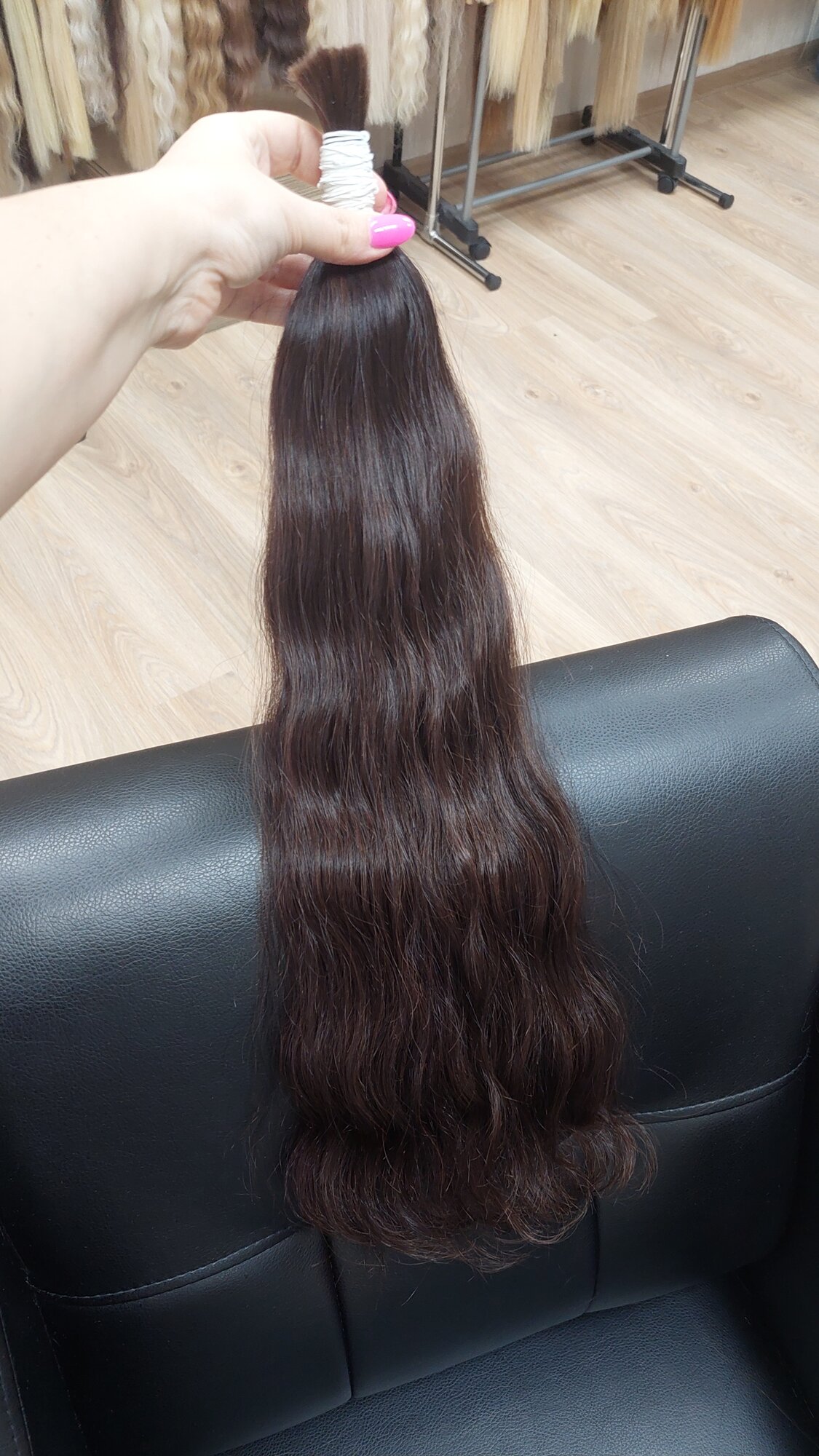 Натуральные волосы для наращивания 60см, 100г, природная волна, каштановые